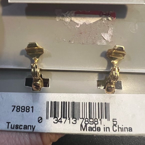 VTG Monet gold tone clip on hoop earrings dead stock - Picture 3 of 4